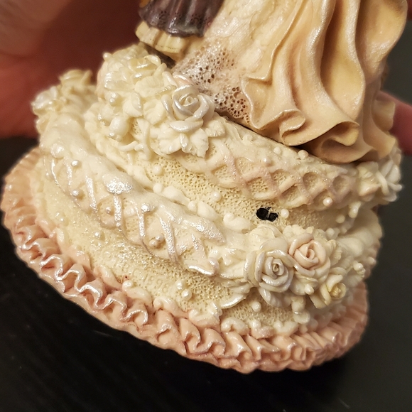 Yesterday's Child Wedding March Music Box 272052 - Picture 10 of 16